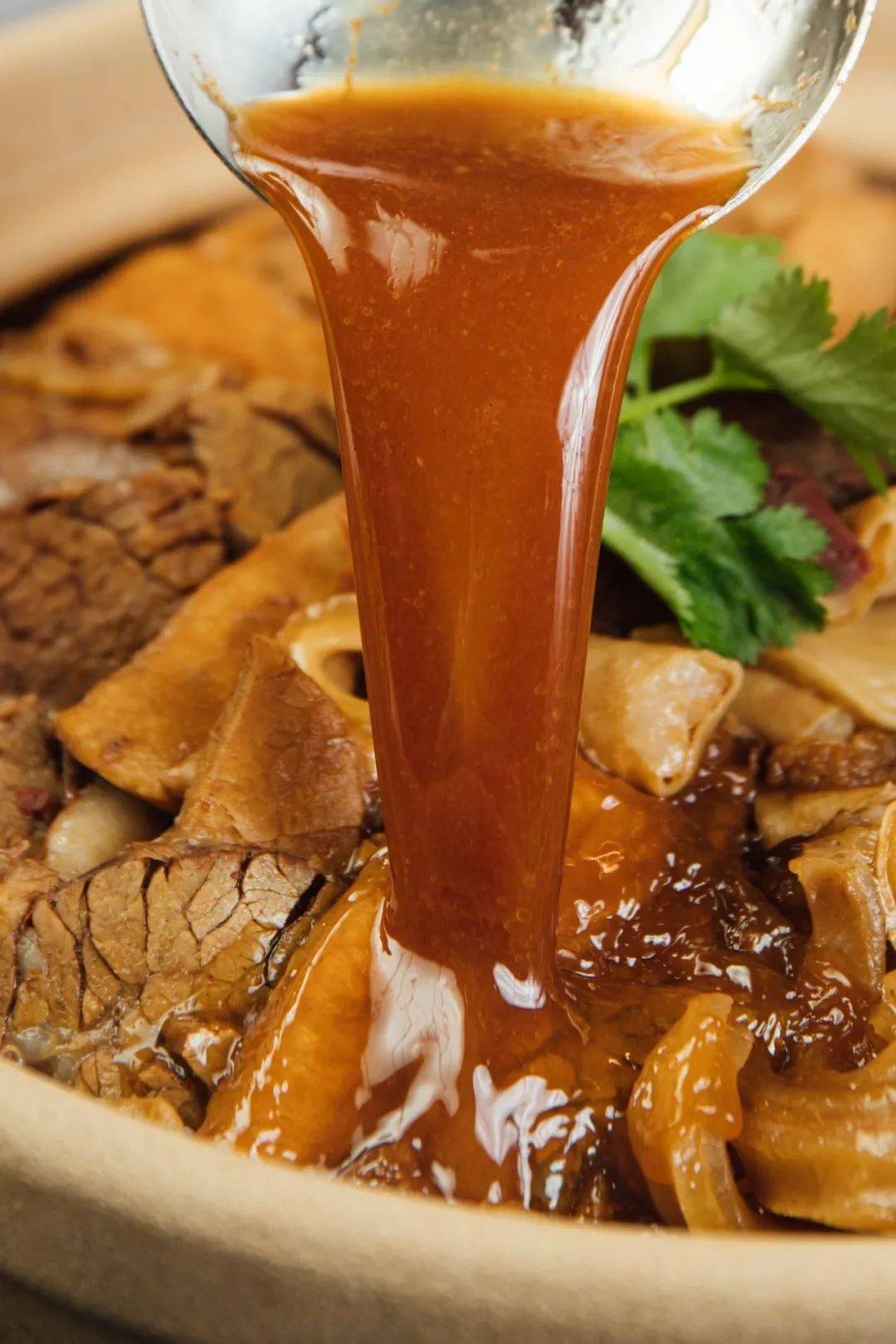 创产足料牛腩牛杂煲!@广东人,入冬暖笠笠开煲安排!_广州_牛筋_香气