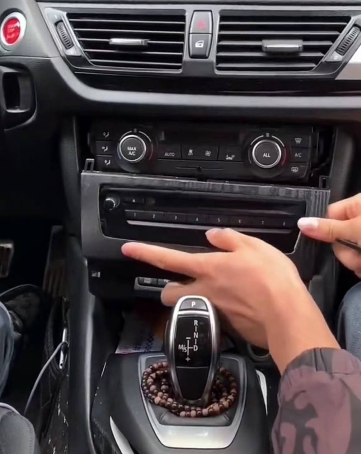 智马力宝马x1无线carplay模块无线hicar模块09年-15年无损教程_主机