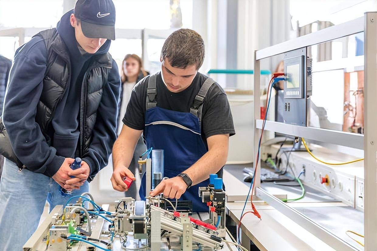 电巢:2022年薪水最高的大学专业排名 看看电子工程师排名是多少_盖蒂