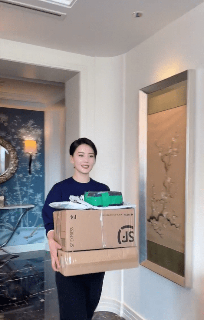 高圓圓素顏宅家,皮膚好狀態佳似少女 6 df0a612441be410cb63ca9774ff2feb4