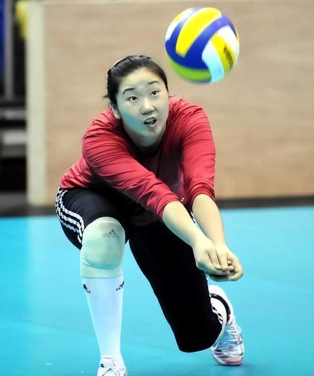 女排奥运冠军张娜:球场上的"不死鸟",生活中的好妻子好妈妈