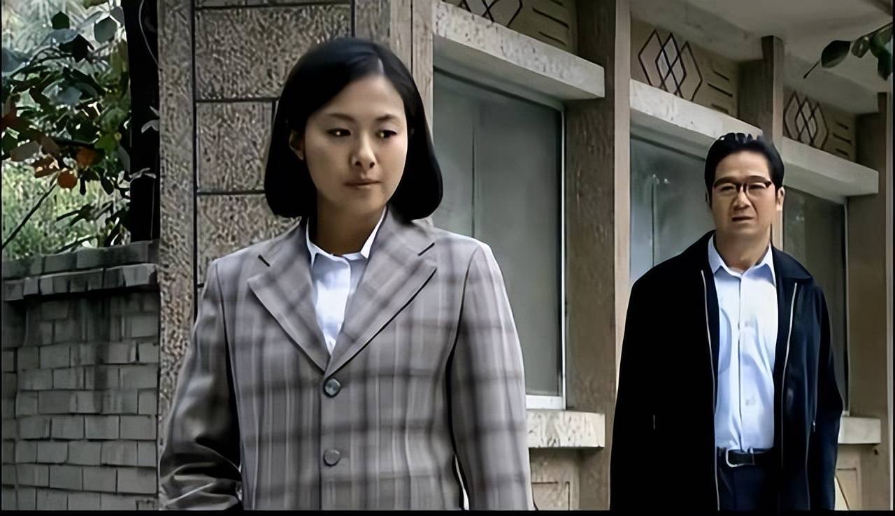 而李天骄是高干 子女,她心中有着一般人没有的娇气和傲气,当她遇到