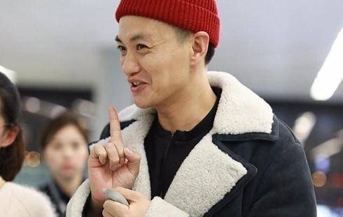 这个并非老生常谈的话题,周一围那共饮奶茶的风波还不算完全过去.