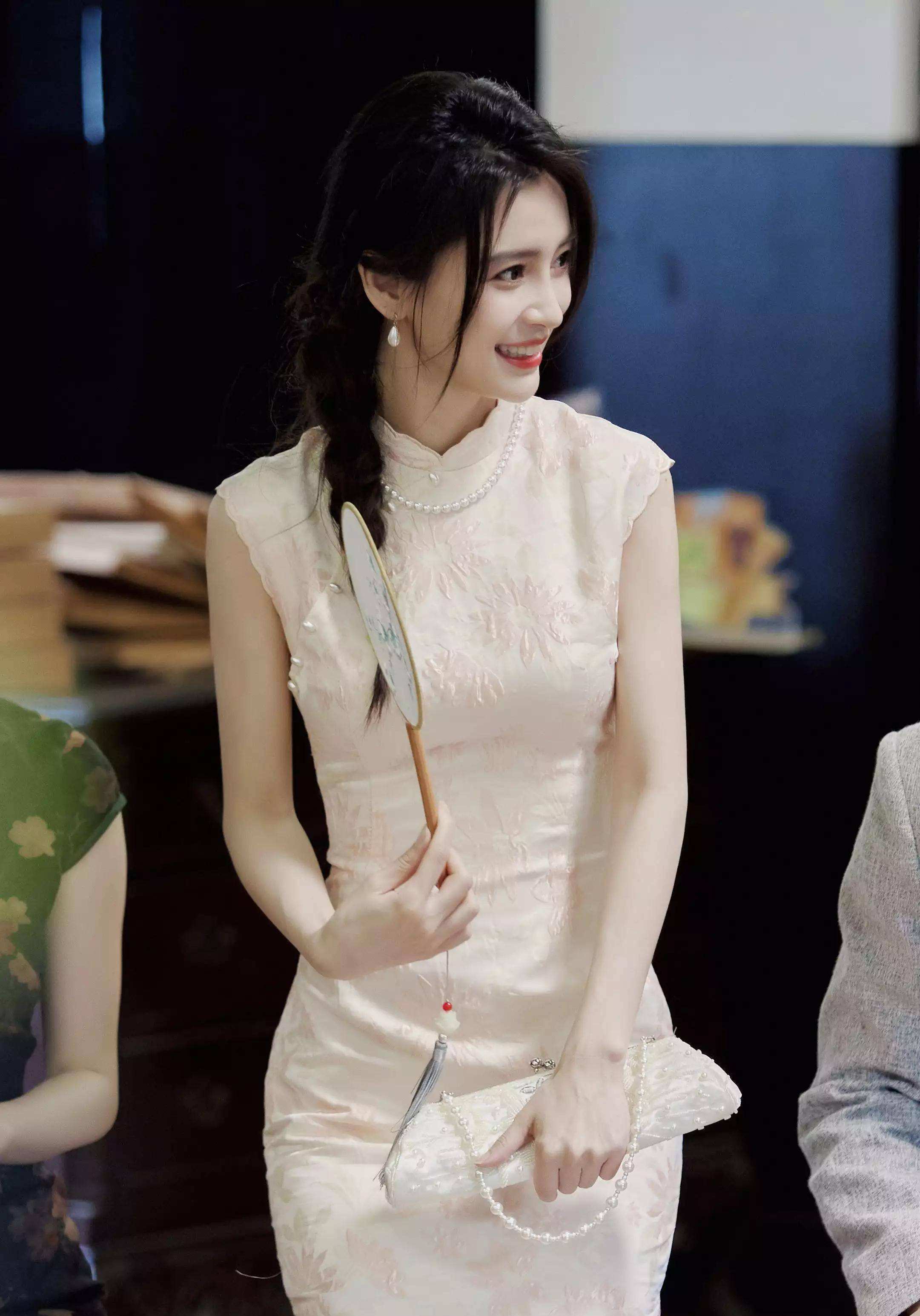 穿旗袍最好看的女星_造型_好身材_杨颖