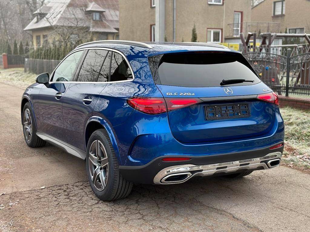 2023奔驰glc220d亮相,蓝色漆面更优雅,预售43万,竞争宝马x3