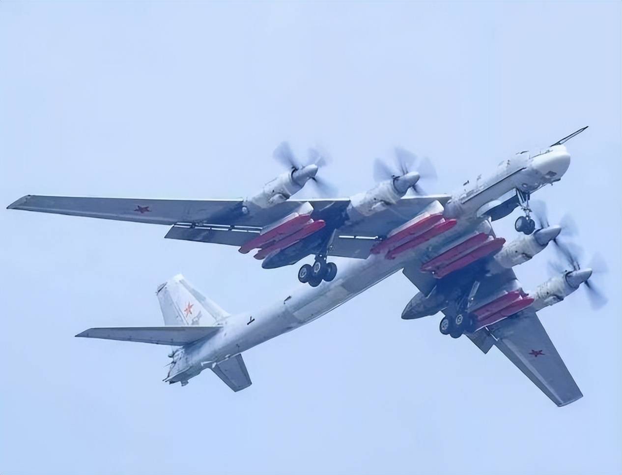 俄罗斯出动14架图95全境性轰炸乌克兰,换轰6上能办到吗?