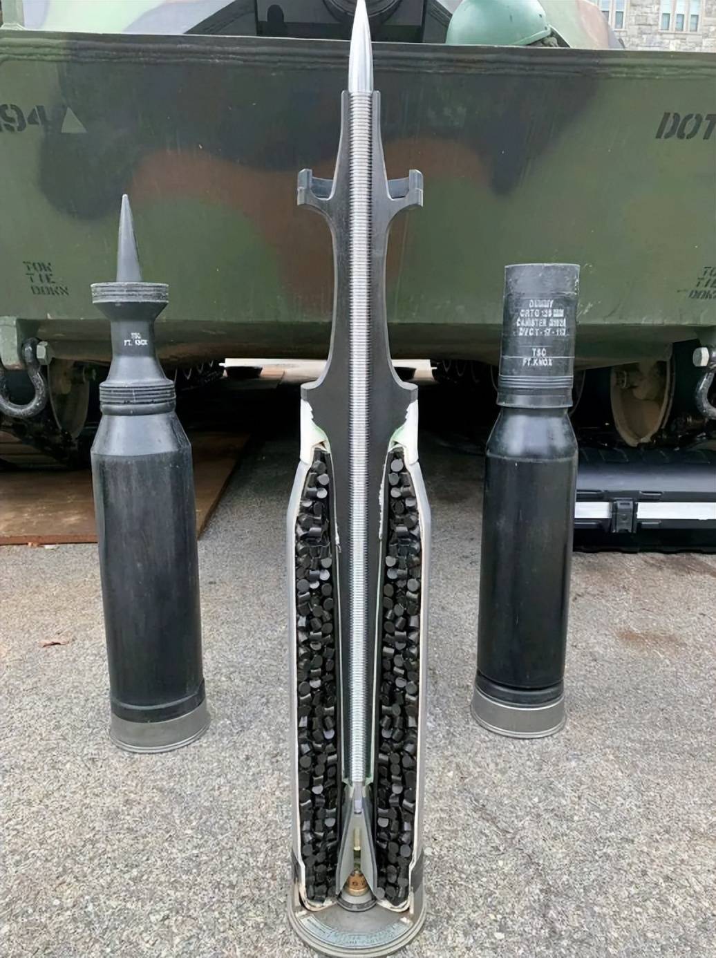 史上首次，美国出口贫铀穿甲弹，让波兰大胆出兵乌克兰对俄开战？_搜狐网