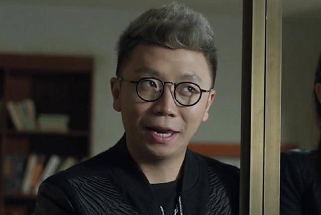 不得不说,这阚犇犇长的是神似主持人李诞啊,要是不说,肯定很多人都认