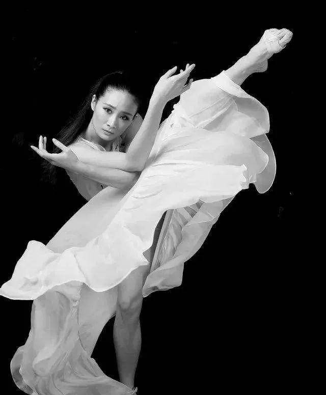 曾经是第一个"王小蒙",成名后消失一段时间,如今华丽归来_观众_舞蹈