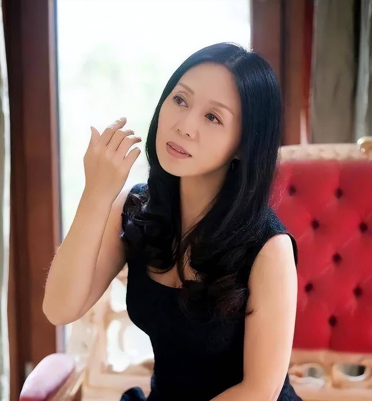 42岁的黄梅戏后吴琼决定嫁27岁的演员阮巡,男方父母极力反对