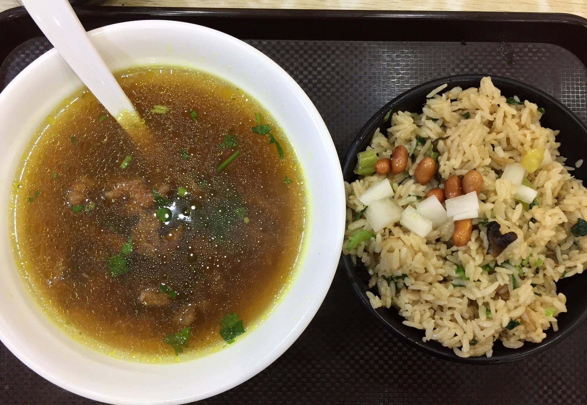 街头牛肉羹,搭配一碗咸饭,蘸点高仔甜辣酱,口味更地道_美食_闽南_家乡