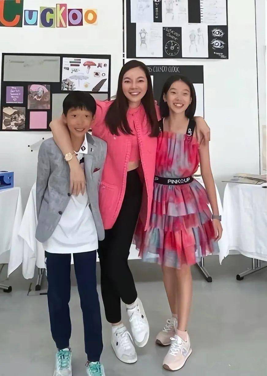 富士康老板儿女出镜!儿子颜值很一般,还好女儿像妈妈一样漂亮!