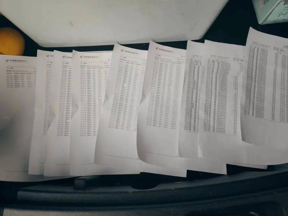 魏先生解释说，他的积蓄分别存在工商银行、邮政储蓄、农信社3家，都绑定了支付宝和微信