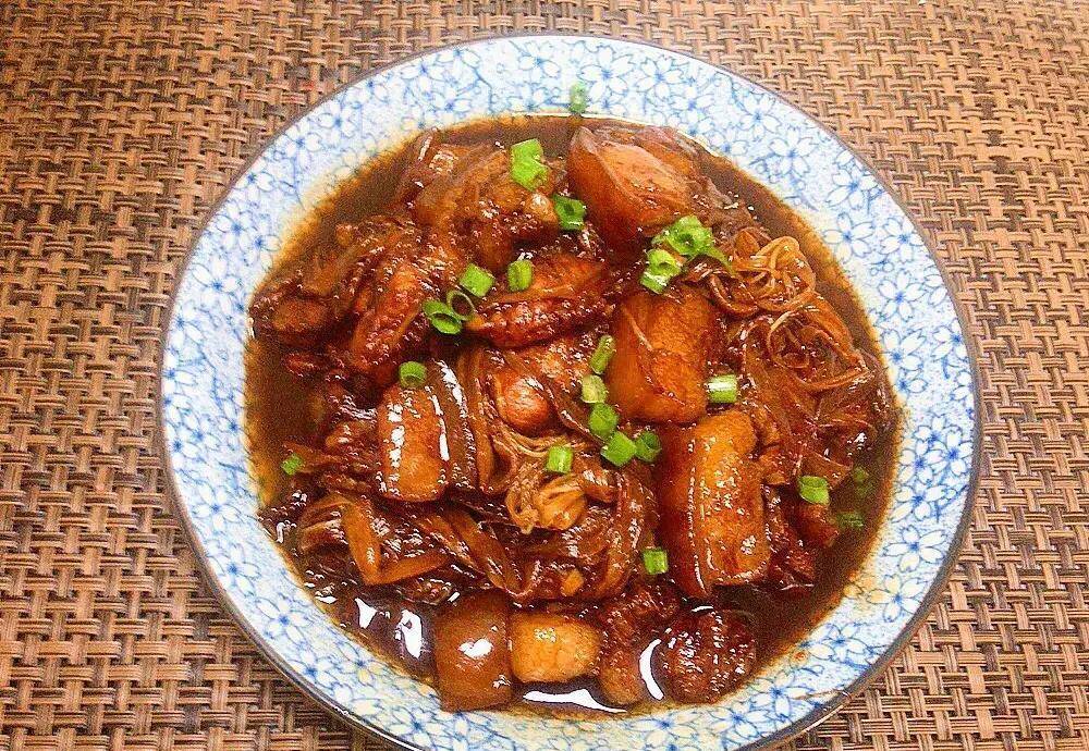 金针菜烧肉的家常做法,浓香醇厚,美味不油腻,老人孩子都爱吃_清水