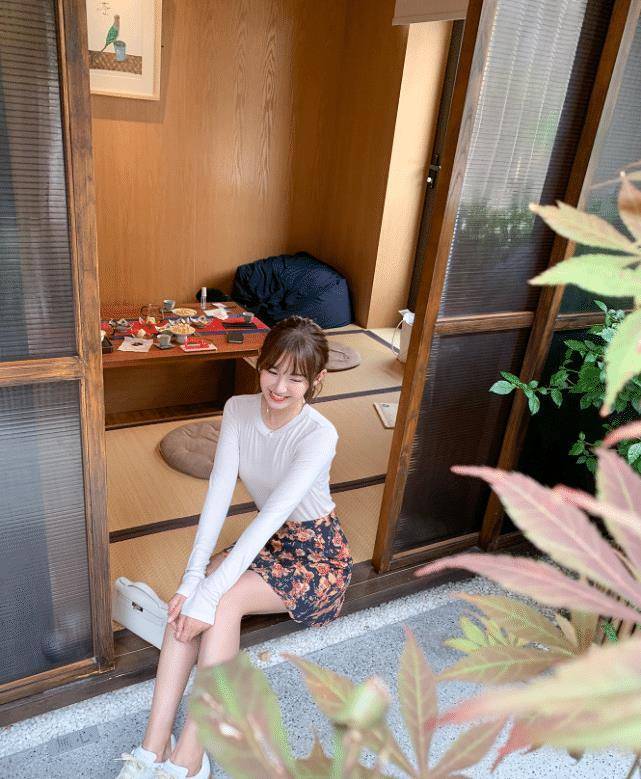 张子萱二胎后大变样,穿"洛丽塔"嫩回20岁,终于明白陈赫的选择_身材