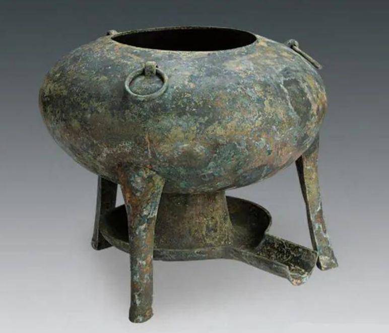 人们就已经开始使用"染杯"和"染炉",即古代单人使用的小火锅了