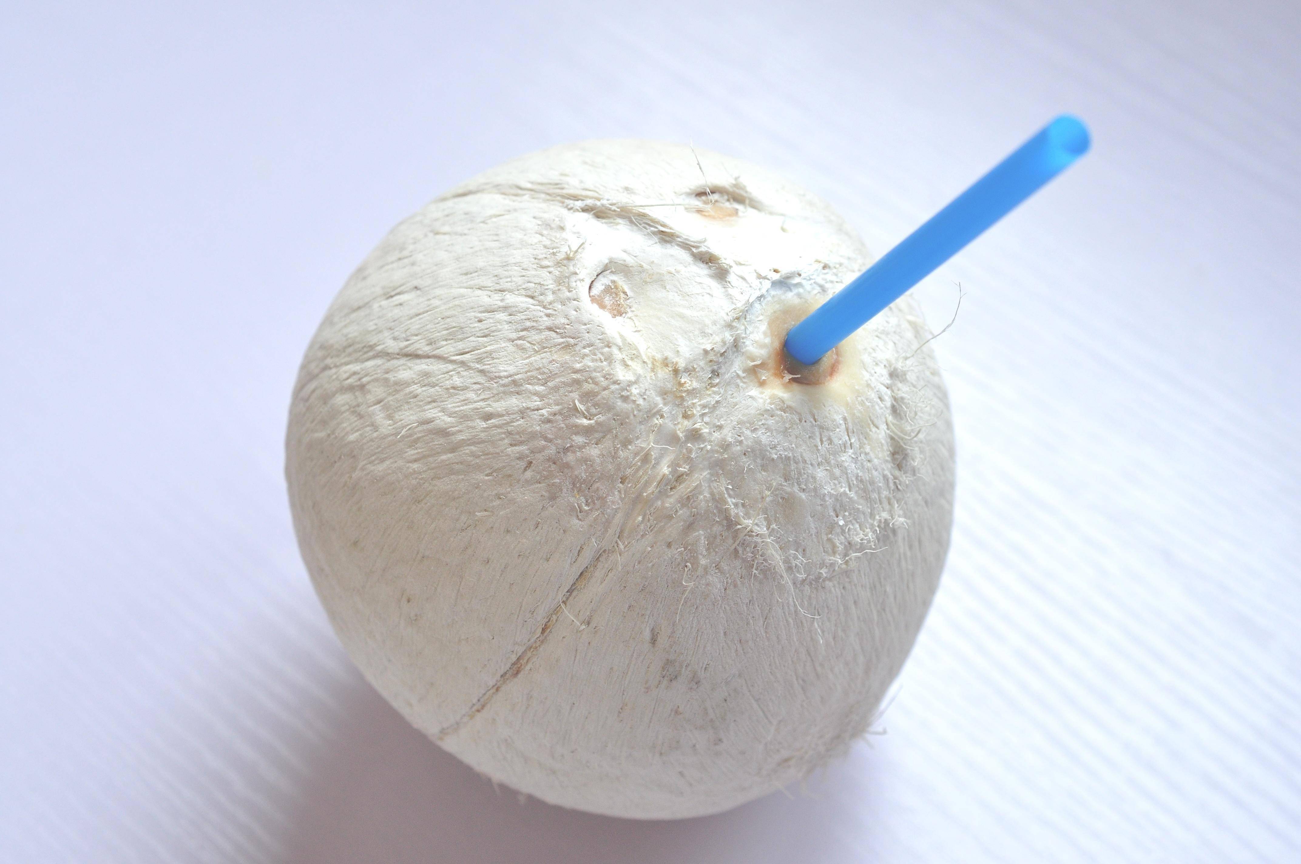 掌握小机关,轻松开启椰子,喝椰汁取椰肉分分钟搞定_吸管_顶盖_自动