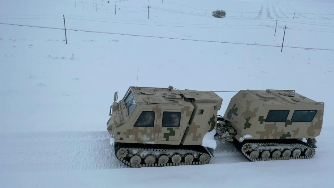 新型全地形巡邏車,手持電臺,三光譜雲臺……新疆軍區邊防裝備上新!