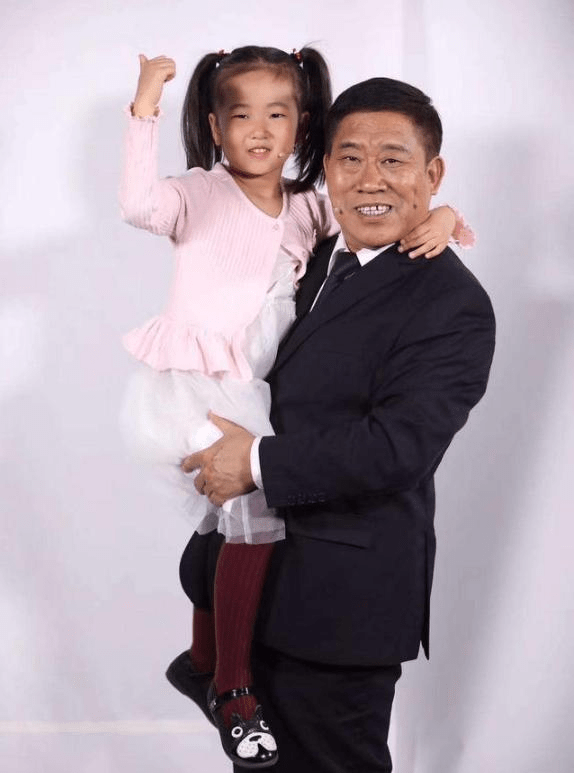 杜旭东之女杜金京:在父亲的支持下,怀孕6个月离婚,现状况怎样?