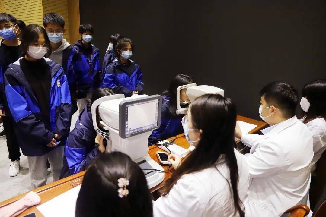 体重检查)(三围检查)(内外科检查)(口腔,耳鼻喉和色觉检查)ppd试验