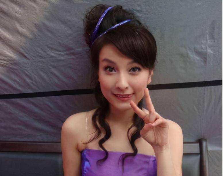 小时候的吴昕上了大学