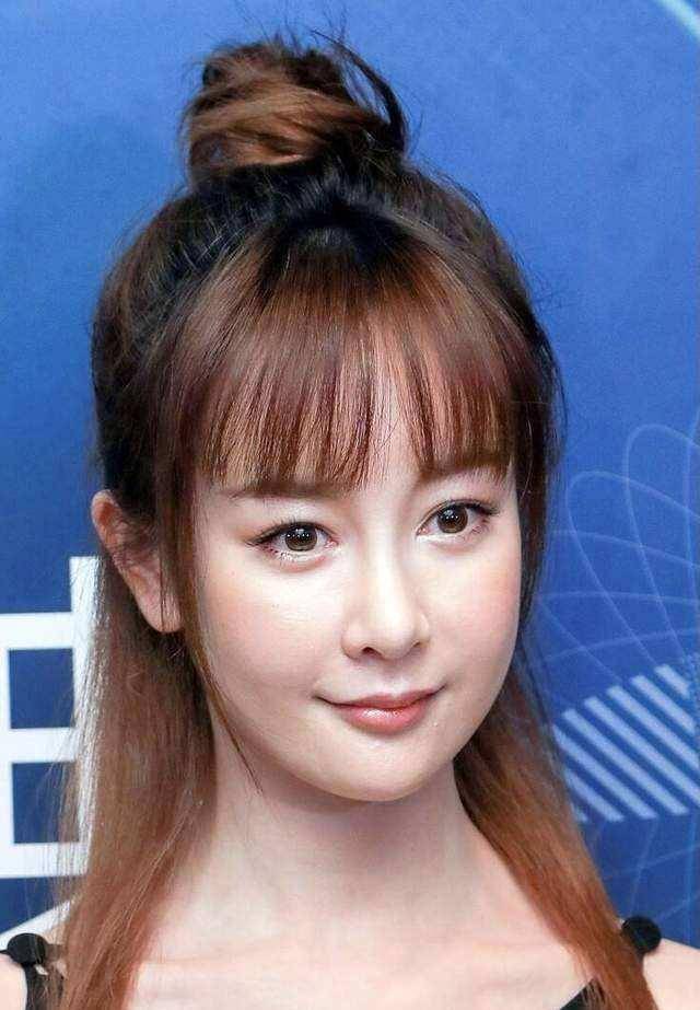 凹凸不平,眼睛挤成缝,"馒头脸"演啥都拉胯,这些女星不羞吗?