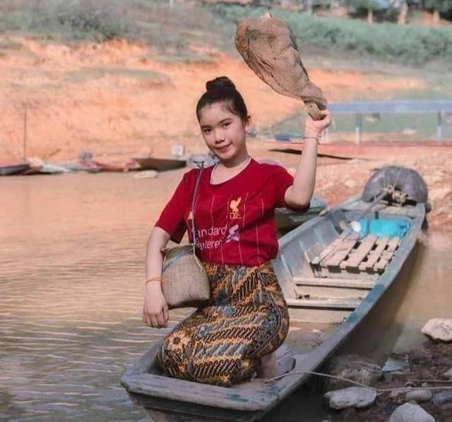 行走在乡间那破败场景和遇见那"女人"最让人动容_老挝_原因_国家