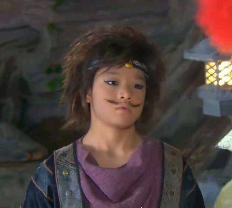 葛行于由于年纪小,尽管千百遍的提醒这是演戏,然而