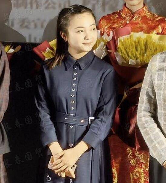 二十一岁的林妙可生活照胖出双下巴,写真里却判若两人_明星_母亲_衣着