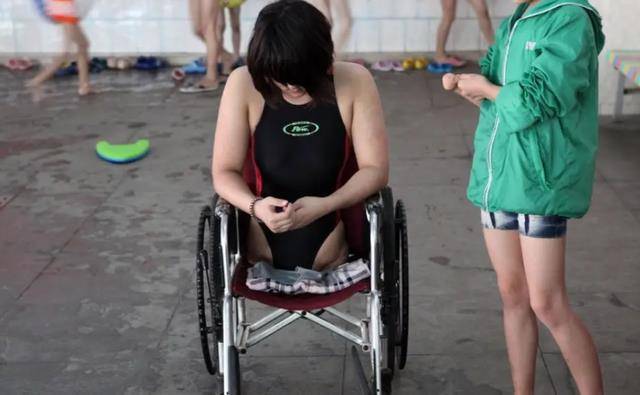 钱红艳虽然保住了性命,但由于伤势过重,骨盆以下被彻底截肢!