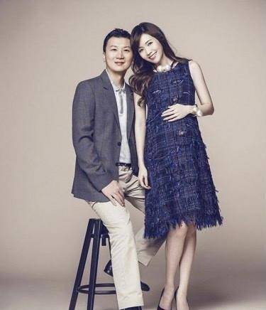 侯佩岑带老公和妈妈录节目,全家来内地捞金,侯妈妈真不像71岁_黄柏俊