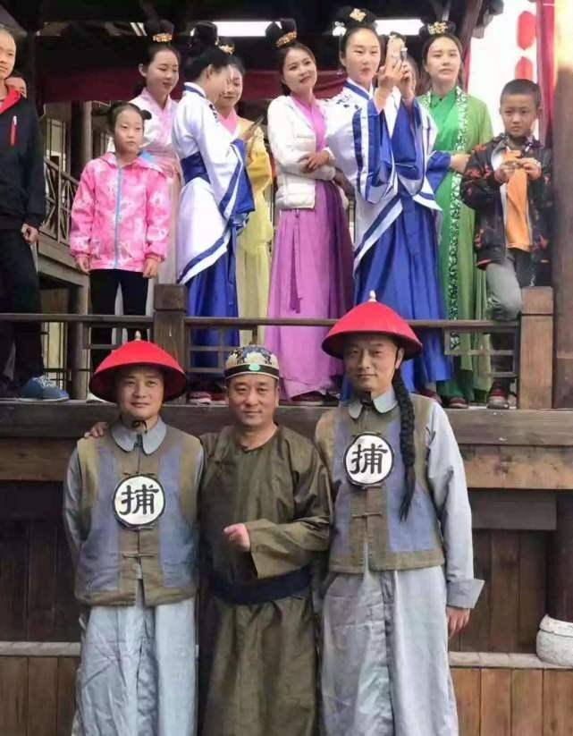 他们在恒河,他们都是那些几乎就像他们所在的人一样,所以没有人说话