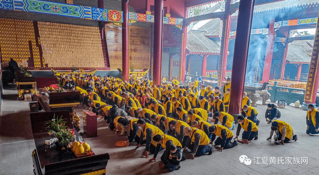 祭拜死人跪拜动作图图片