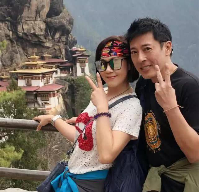 吕颂贤,他是侠肝义胆的令狐大侠,小四岁娇妻,肤白貌美不减当年_吴绮莉