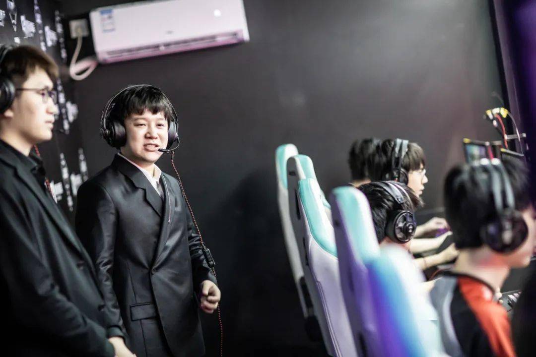 前湾奋进者,edg俱乐部总教练阿布:十年电竞,破茧成蝶_选手_训练_职业