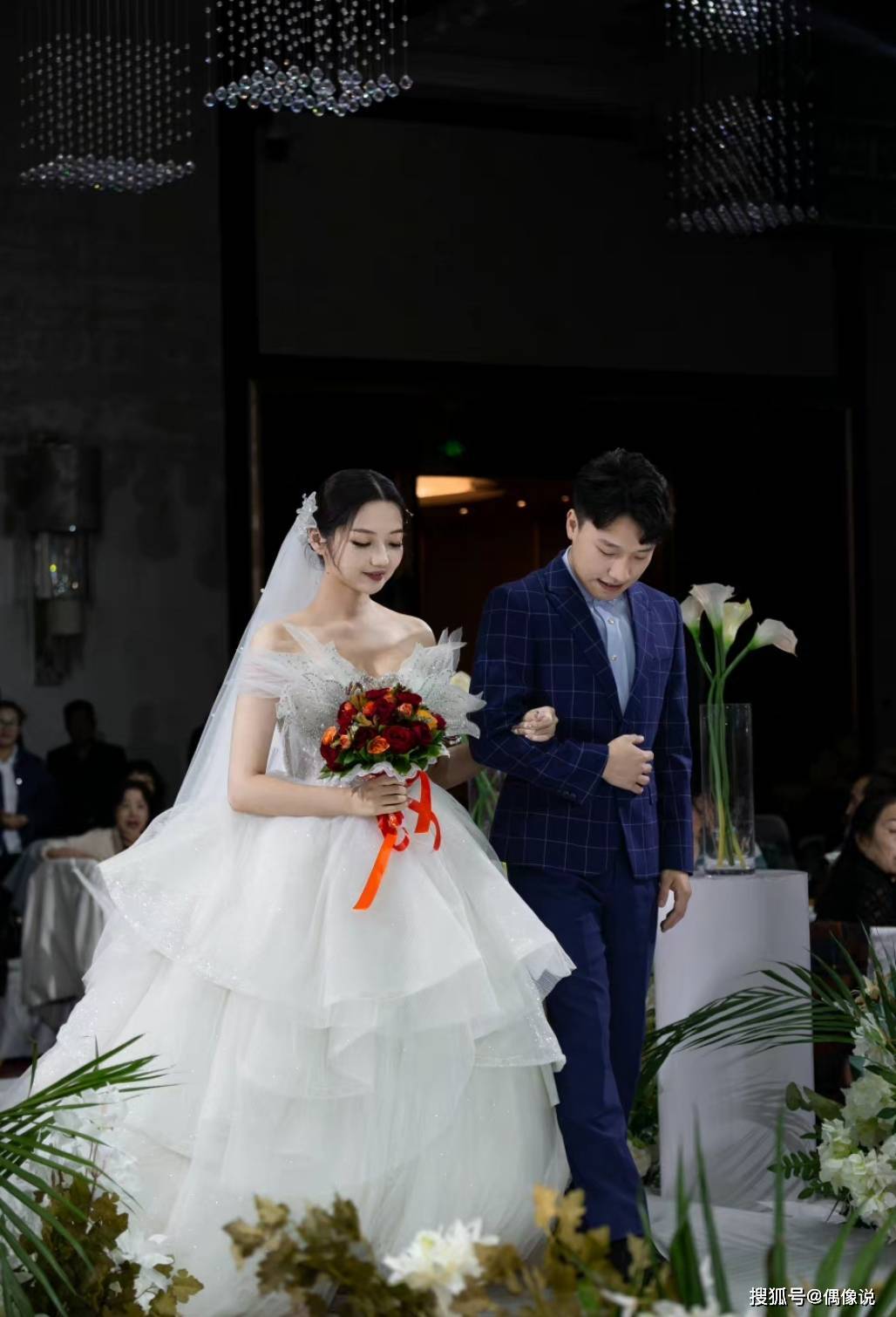 《快乐星球》冰柠檬回应家暴,曾吐槽范丞丞黄明昊,被质疑炒作_张兆艺