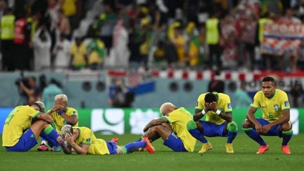 不要让内马尔背负世界杯出局的罪魁祸首，一支看似和谐的巴西队却犯了三个错误
