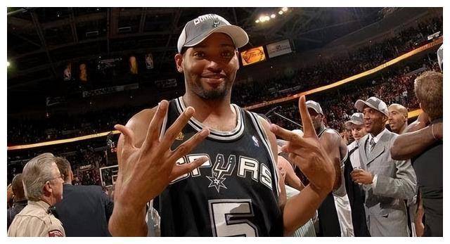 克里斯蒂安莱特纳(christian laettner)毕业于杜克大学,在1991-92赛季