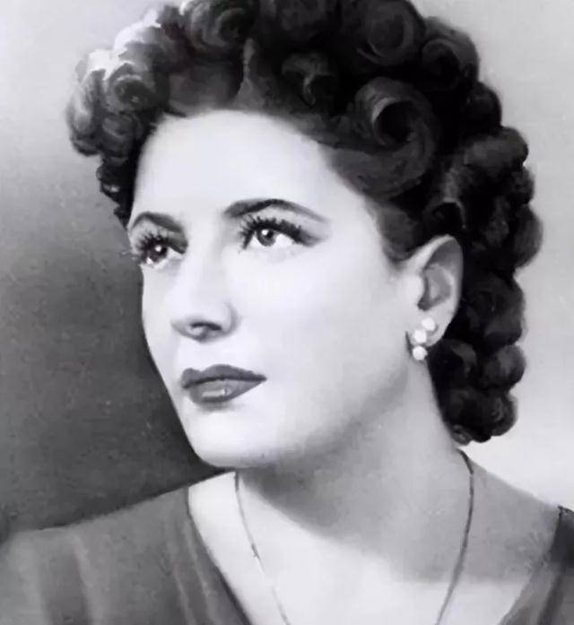 的众多情人之一,为保护墨索里尼甘愿为他挡子弹_法西斯_希特勒_统治