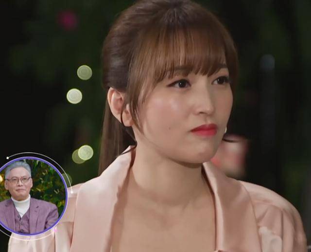 金莎穿低领衣鞠躬,盛况的反应甩耿斯汉两条街,难怪会被女方倒追_时候