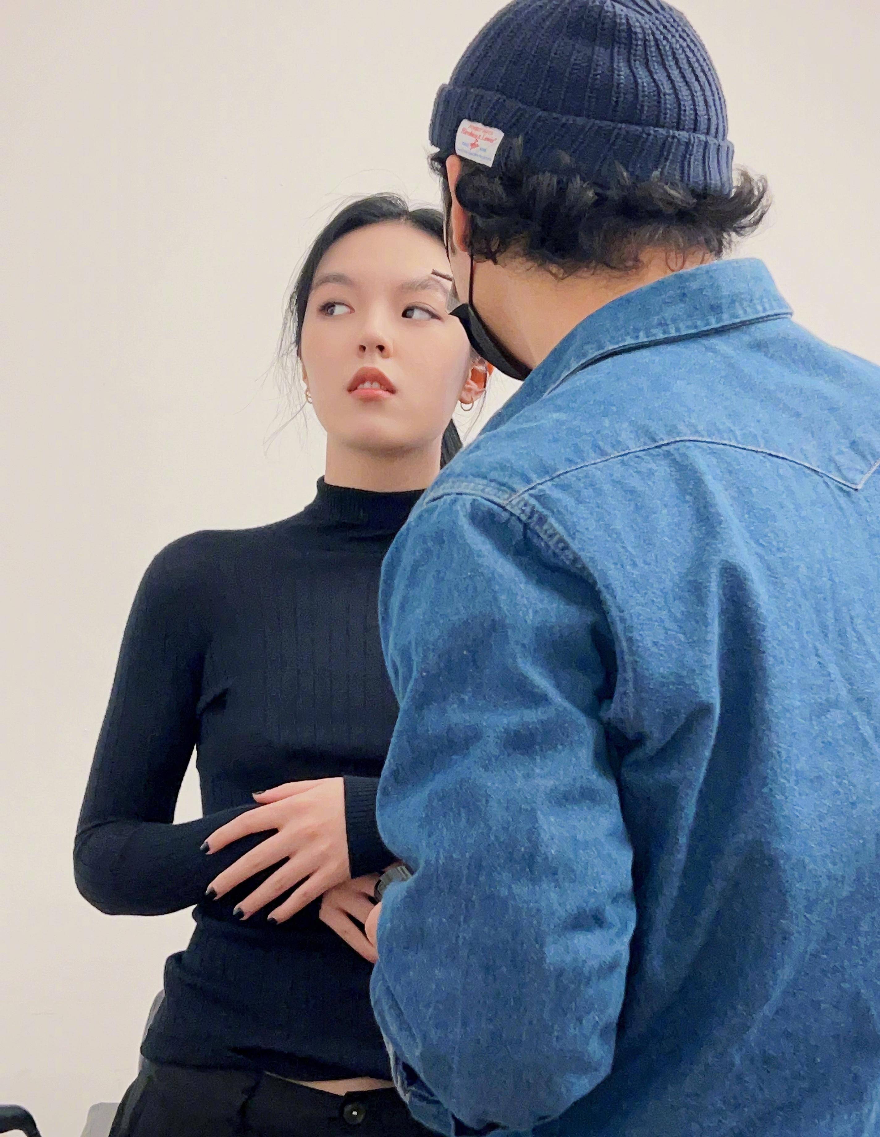 李咏妻子晒女儿美照20岁法图麦出道当演员在电影中担任女主角
