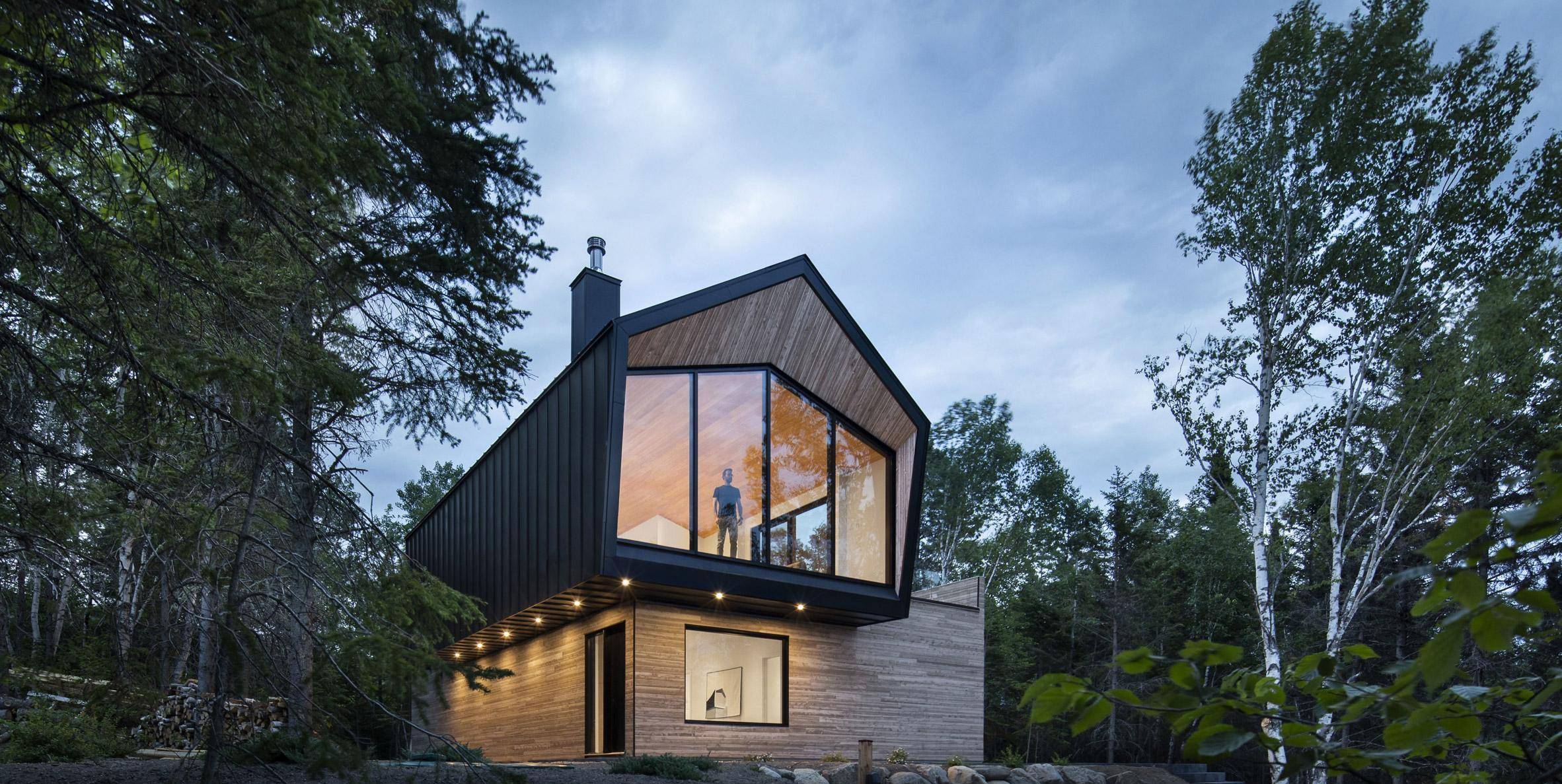 魁北克森林度假小屋,现代简洁,自然宜居,俯瞰山河美景_建筑_客厅_卧室