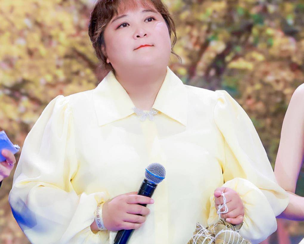 说起贾玲相信大家都不陌生,在近日的一次活动中,贾玲和张小斐一起同框