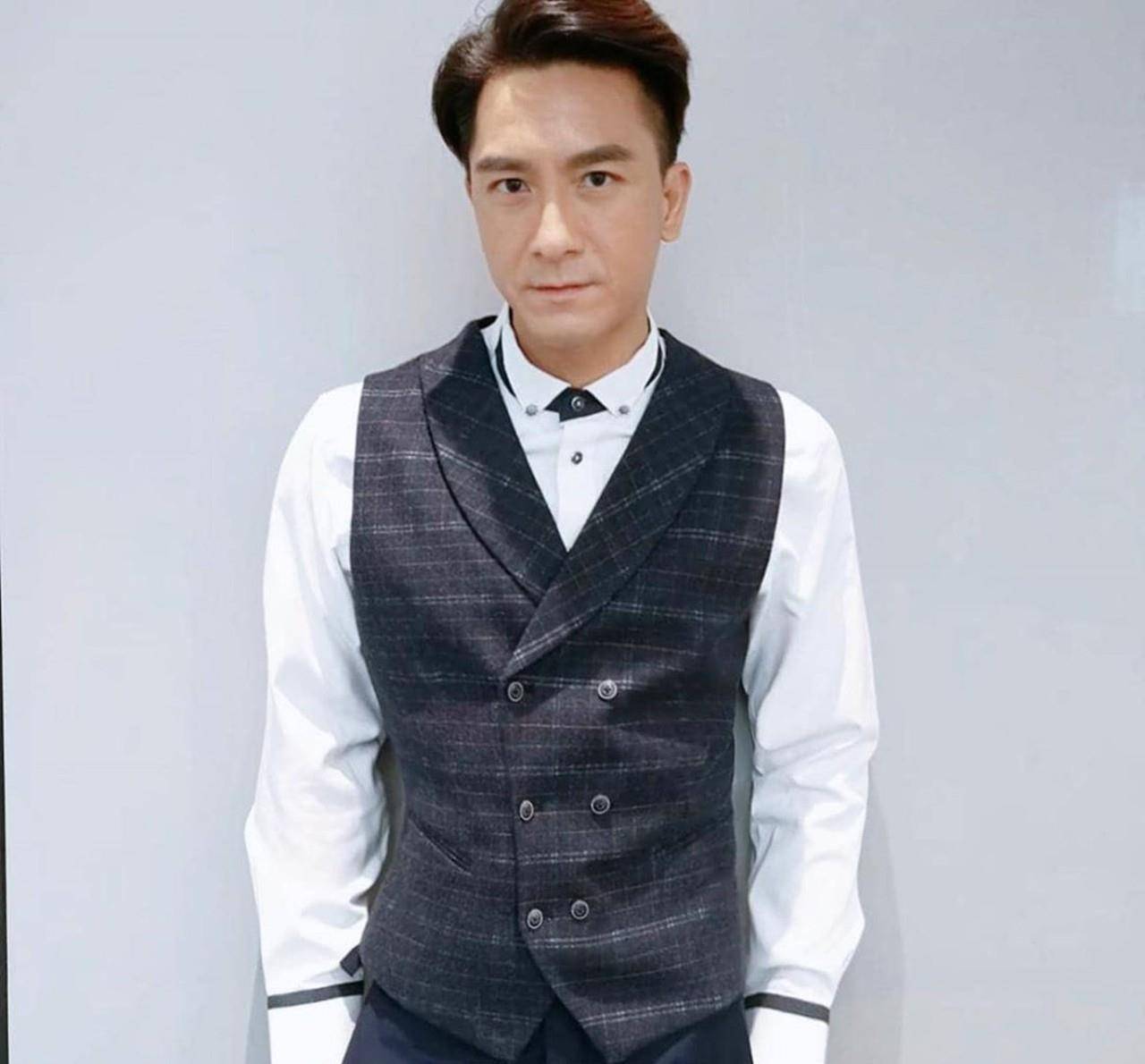 马国明同汤洛雯拍拖后回春10年 公开亮相衣着打扮有好大对比?_心思_女