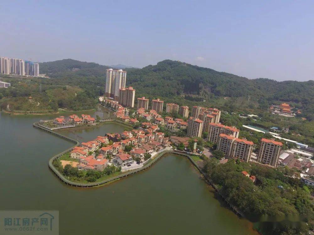 富盈比华利山项目次要出入口方向及垃圾房位置调整公示_阳江市_建设