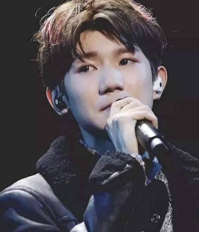 吸烟后遗症来了,王源一脸痘坑,偶像吸烟你怎么看?_东方_卫视_表演