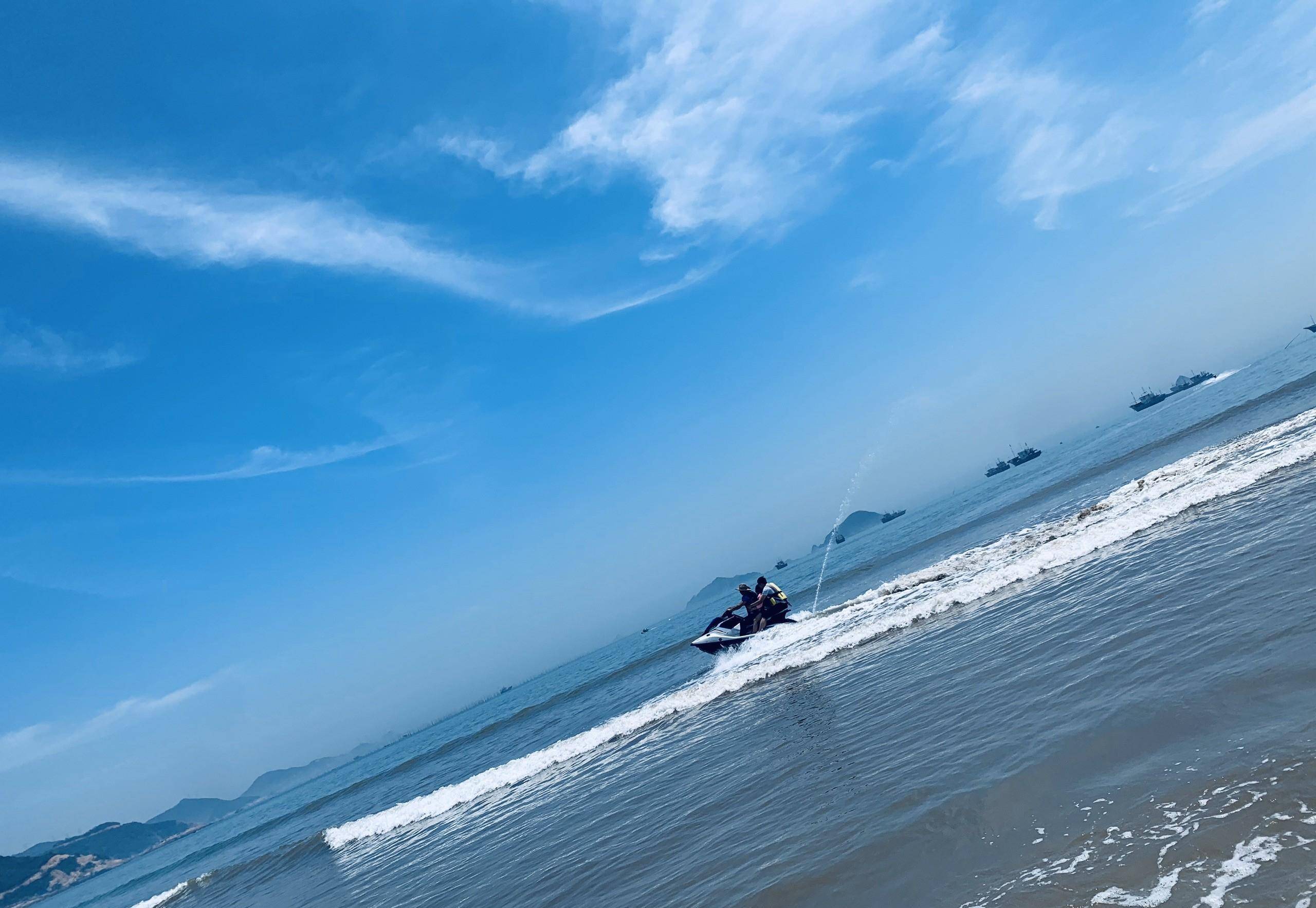 它是霞浦四大海滩之一,沙质细腻风光诱人,关键还免费_沙滩_高罗_夕阳