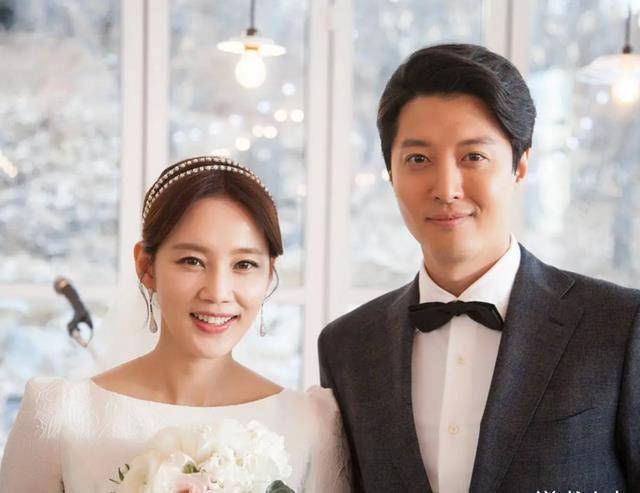 荧屏才秀恩爱,韩国明星夫妻利落离婚,转眼间心伤恢复勤工作_李东健_赵