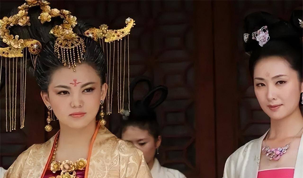 上官婉儿是巾帼宰相,武则天死后成李显嫔妃,为何还与武三思私通_李治