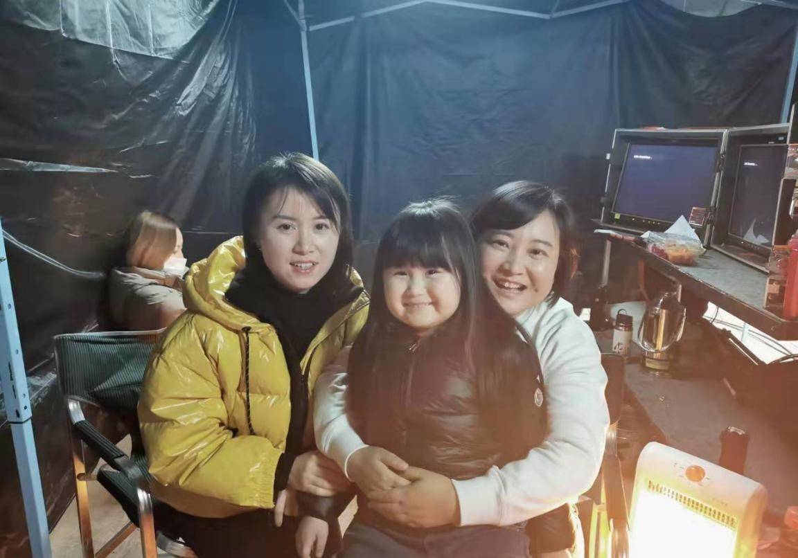 洛阳7岁女孩在《你好李焕英》中扮演童年贾晓玲,最喜欢和贾玲腻在一起